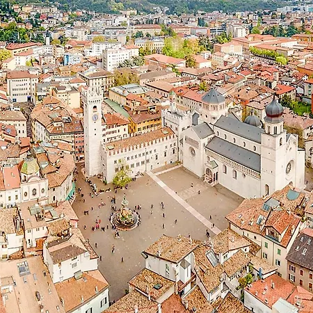 Comodo Appartamento Trento Centro Il Duomo Bianco Exterior photo