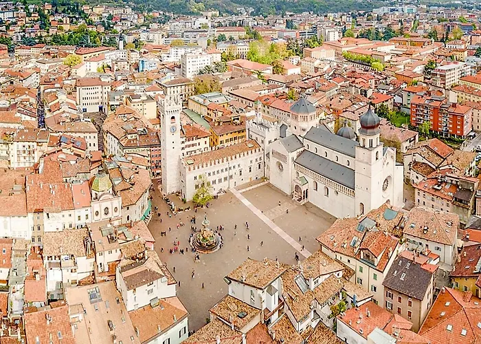 Comodo Appartamento Trento Centro Il Duomo Bianco